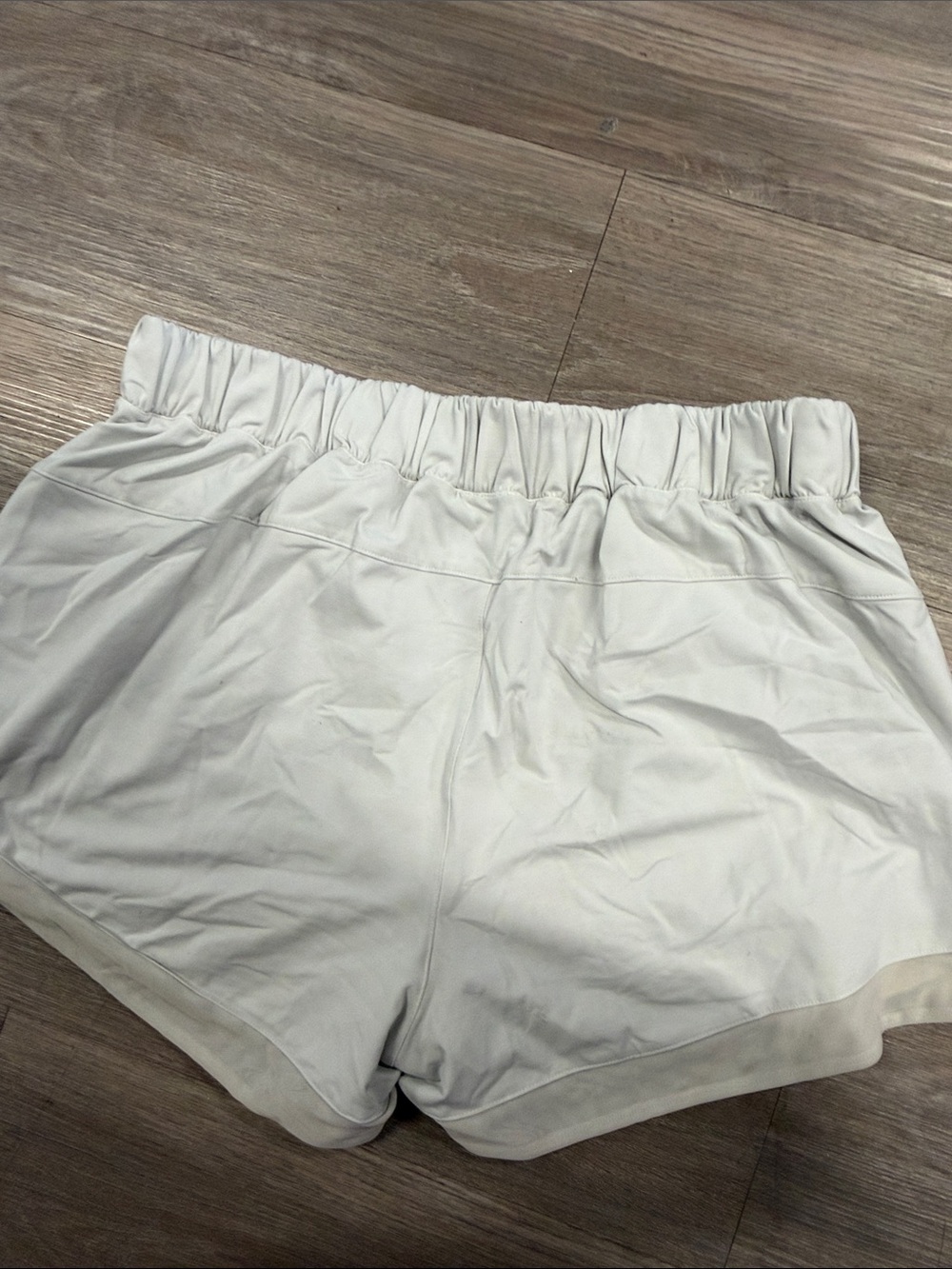 lululemon athletica Cream Women's Athletic Drawstring Shorts - Picture 3 of 4